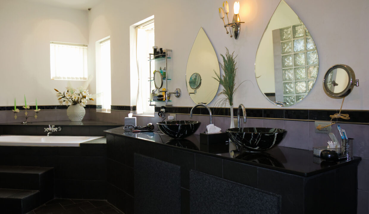 Bathroom 1,1