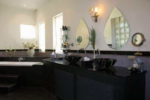 Bathroom 1,1