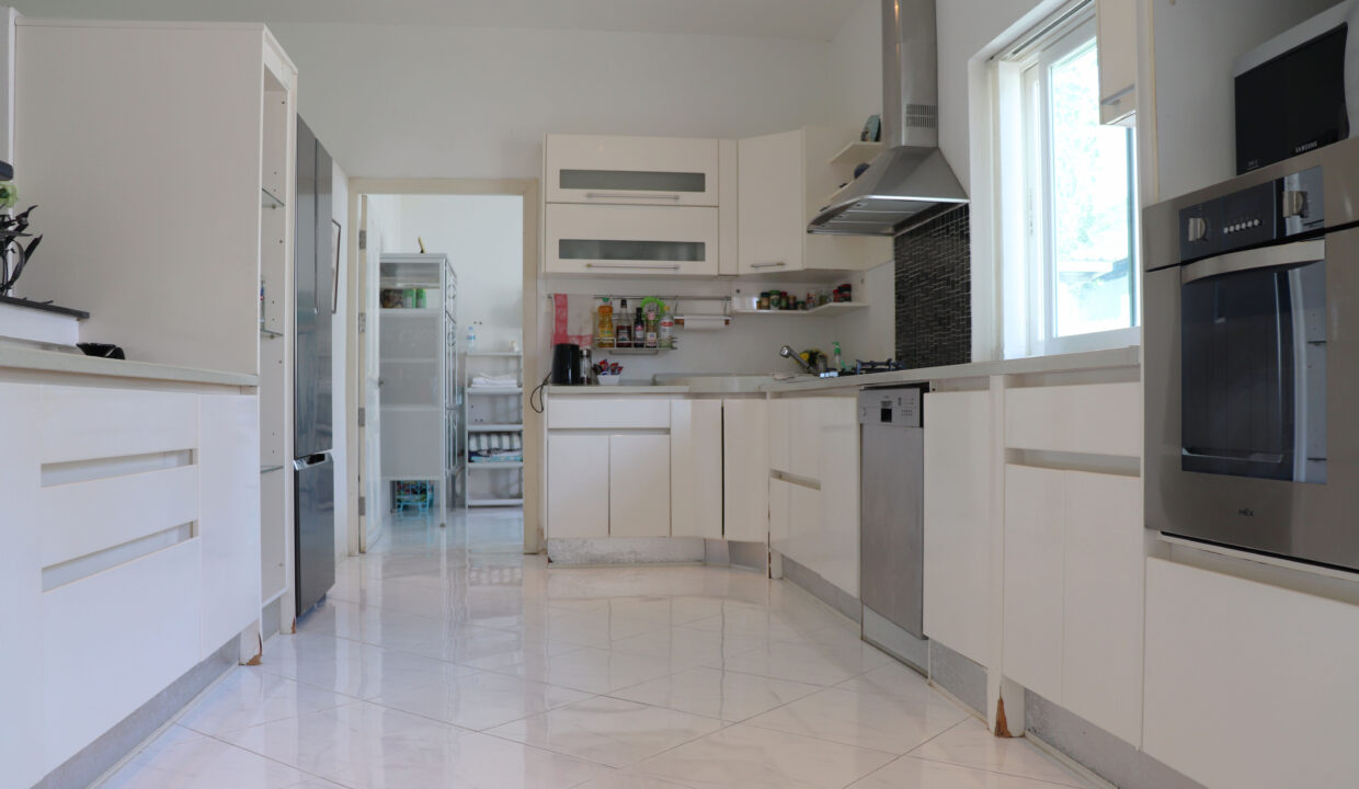 Kitchen 1